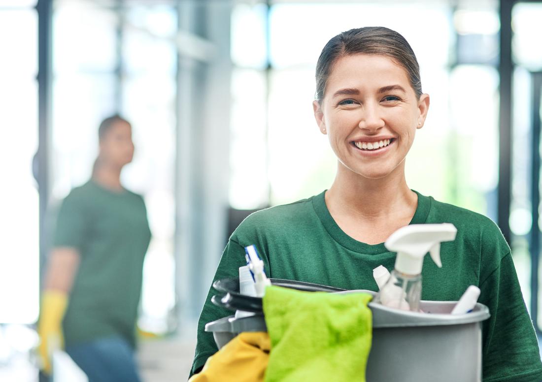Evercoast cleaner ready with supplies